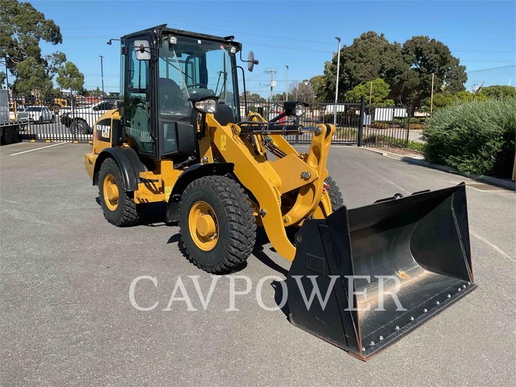 CAT 907M image 2