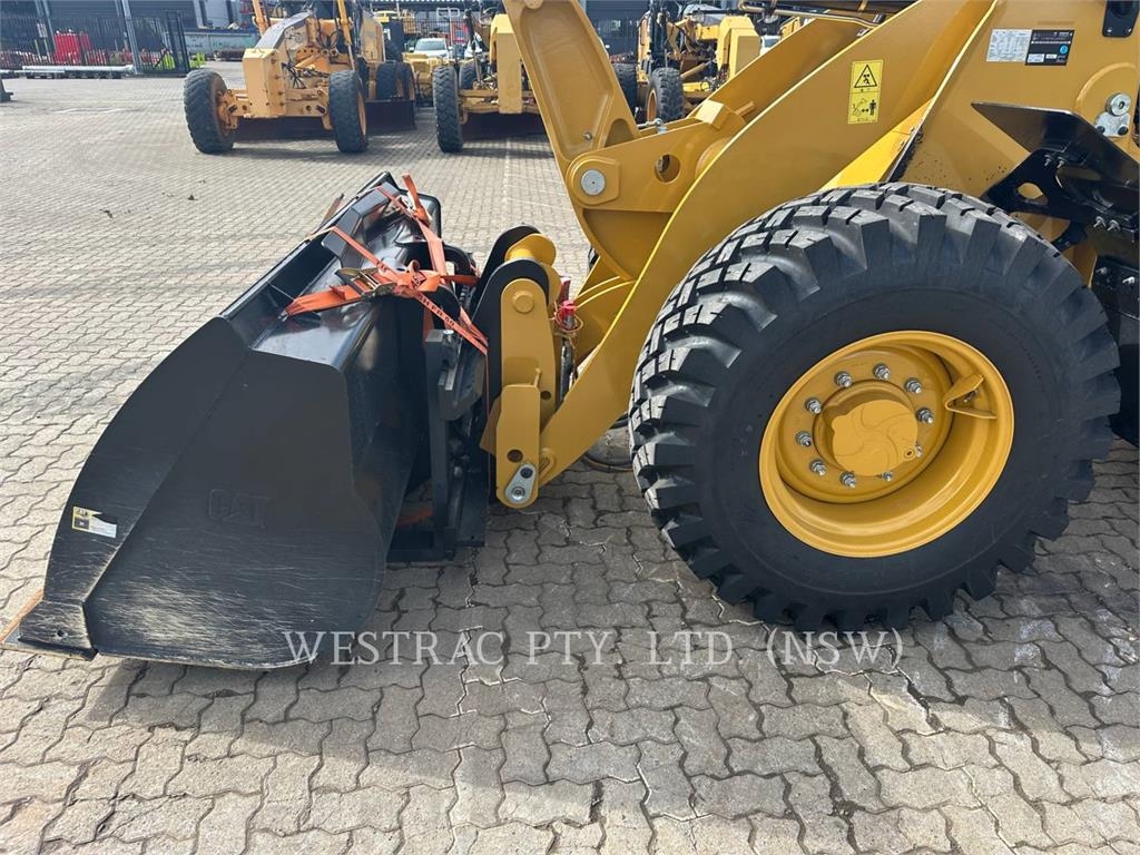 CAT 910 image 12