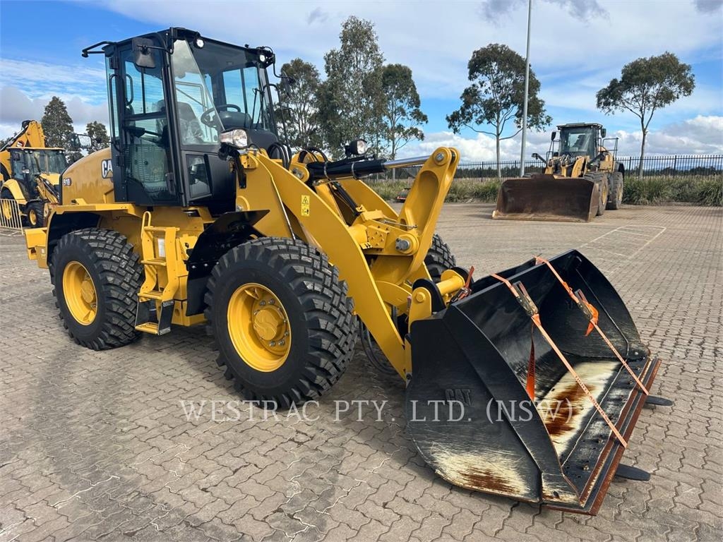 CAT 910 image 2