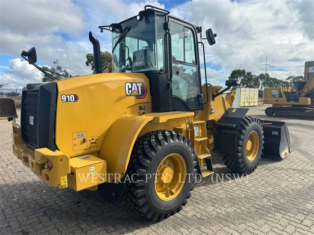 CAT 910 image 3