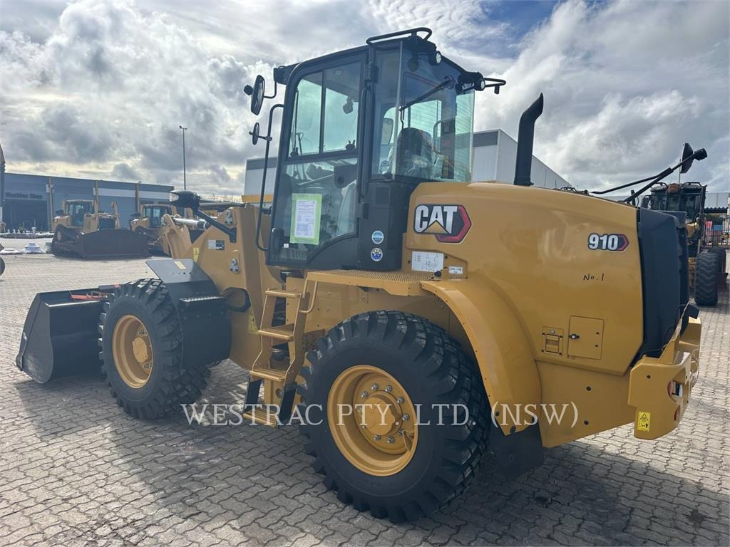 CAT 910 image 4