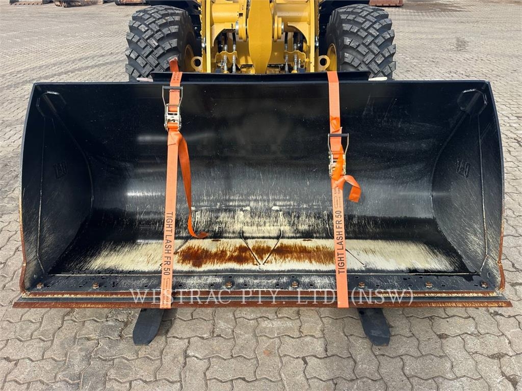 CAT 910 image 9