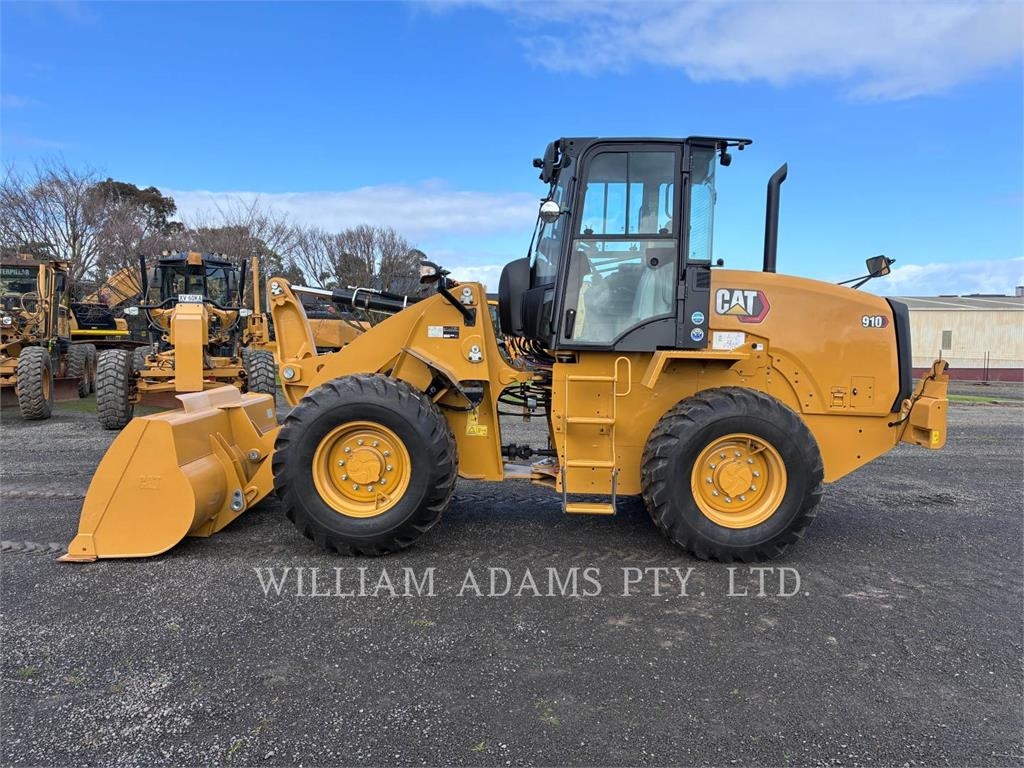 CAT 910 image 2