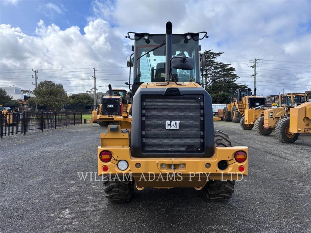 CAT 910 image 8