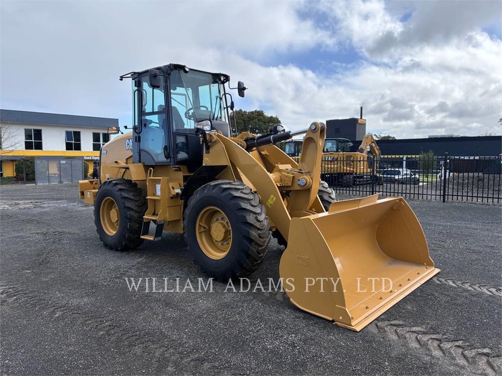 CAT 910 image 9