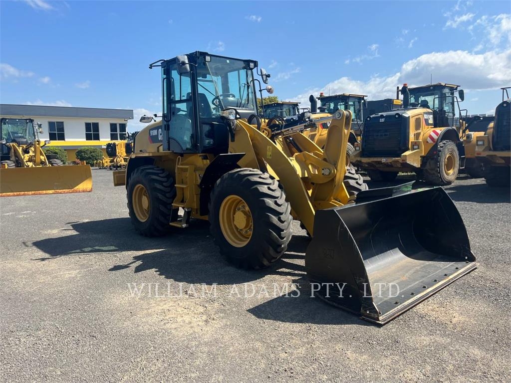 CAT 910 image 2