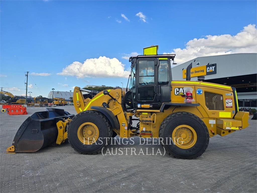 CAT 938K image 11