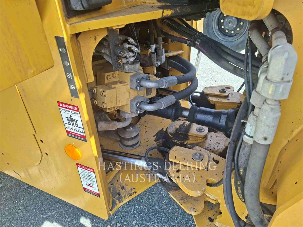 CAT 938K image 11