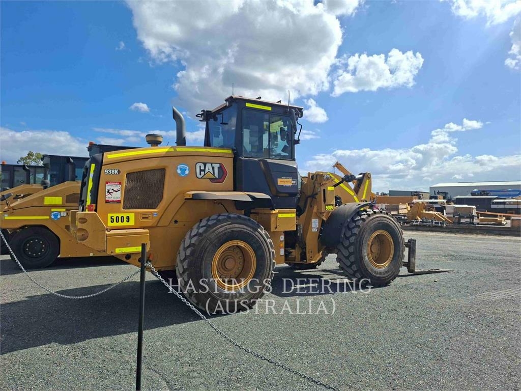 CAT 938K image 3