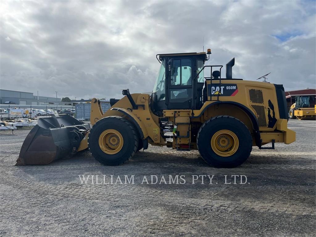 CAT 950M image 10