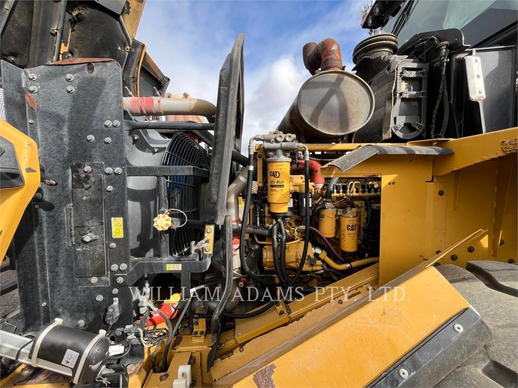 CAT 950M image 8
