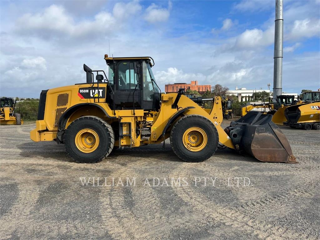 CAT 950M image 12