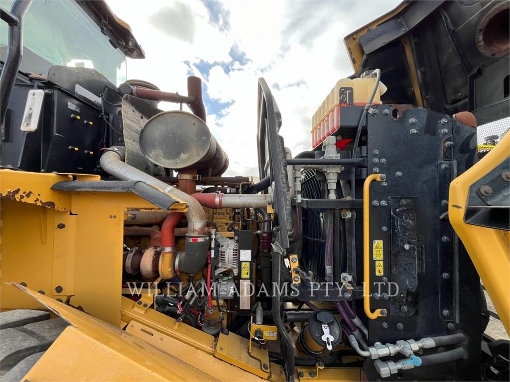 CAT 950M image 7