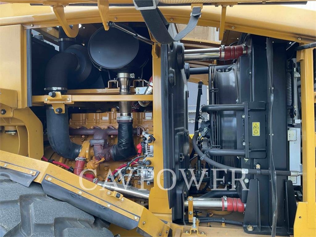 CAT 950GC image 8