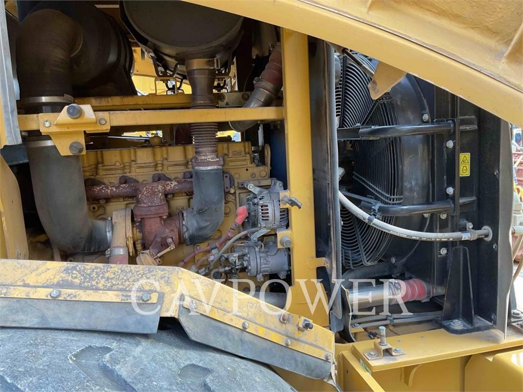 CAT 950GC image 8