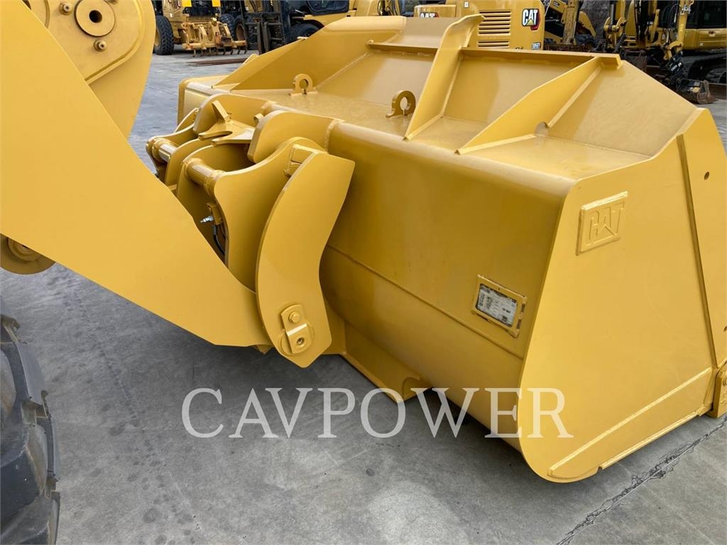 CAT 950GC image 12