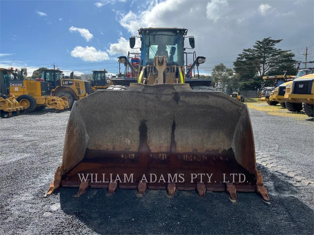 CAT 966M image 9