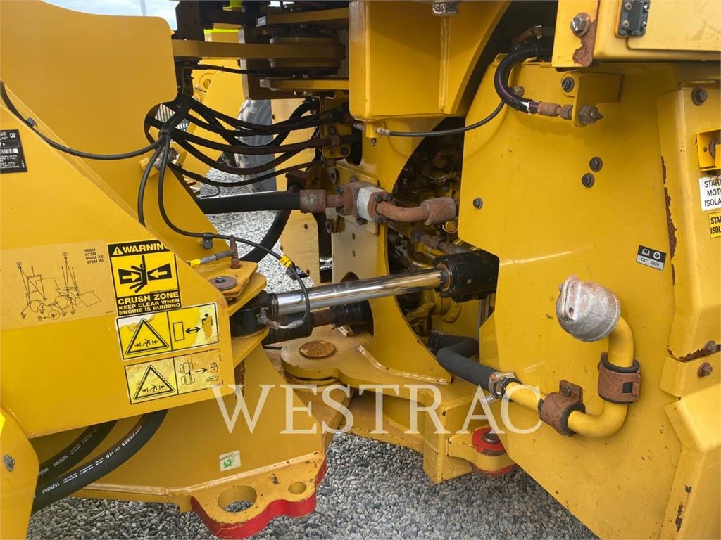CAT 966M image 7
