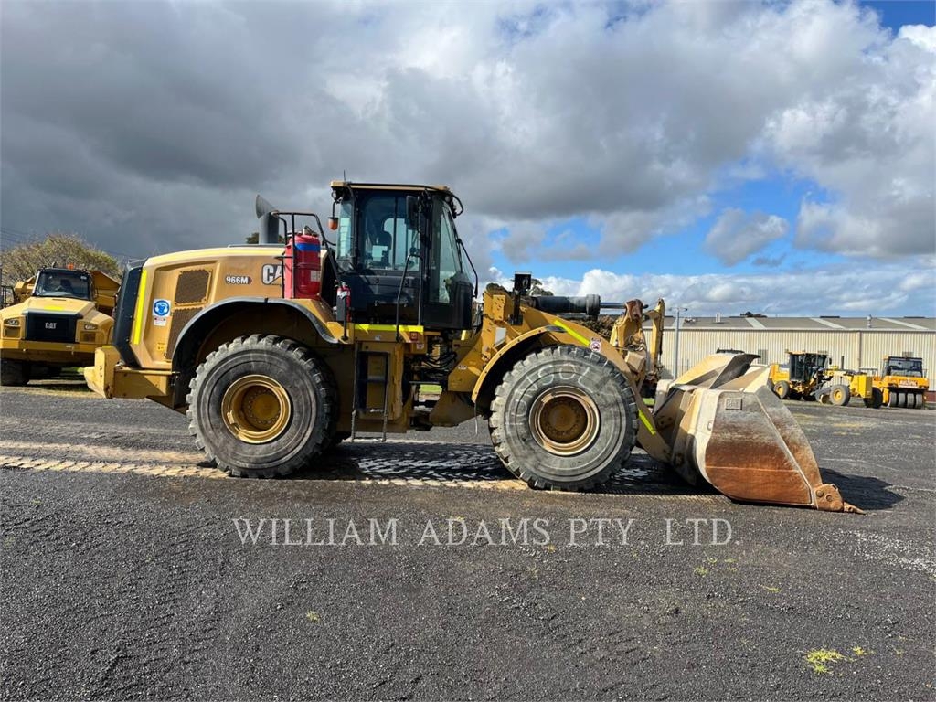 CAT 966M image 10