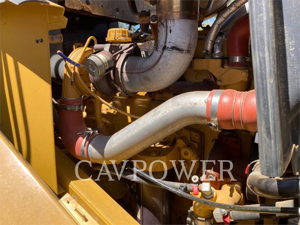 CAT 972M image 8