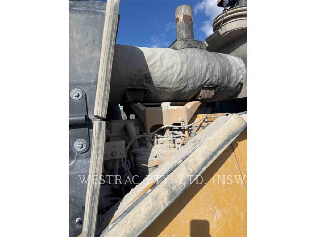 CAT 982 image 12