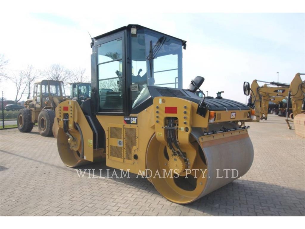CAT CB54B image 2