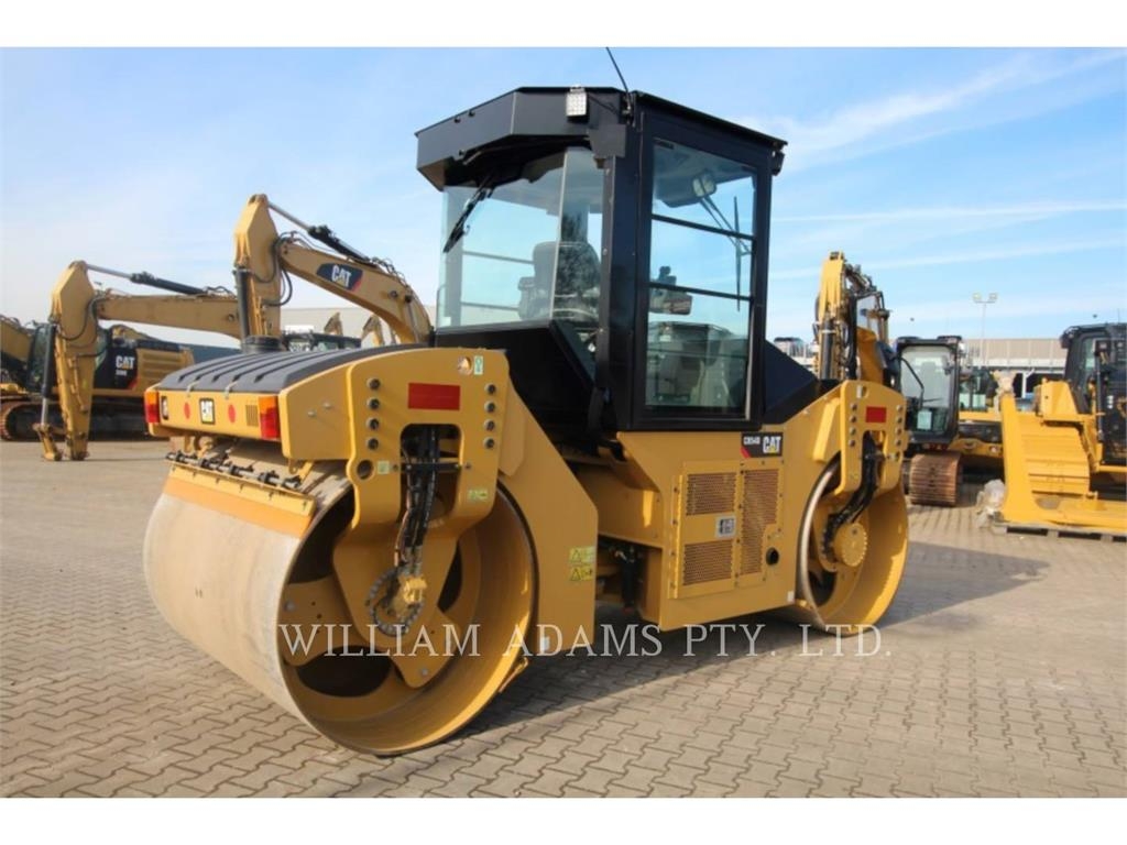 CAT CB54B image 3