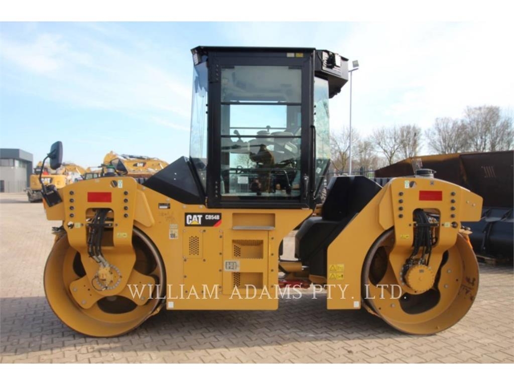 CAT CB54B image 6