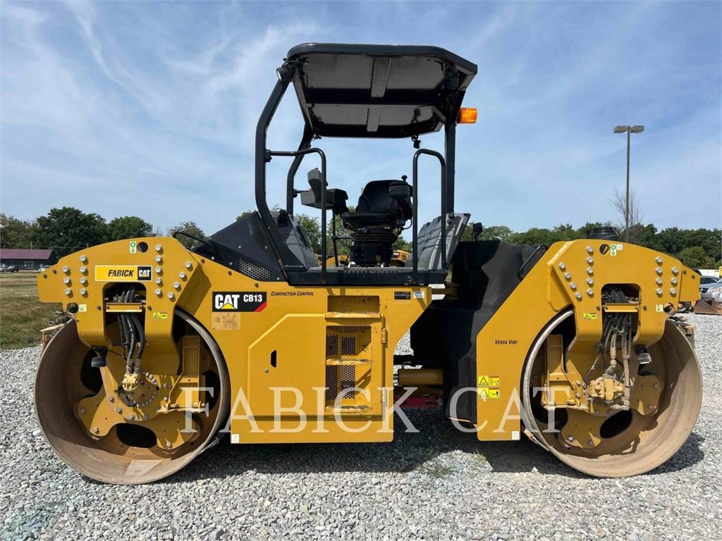 CAT 1/50 ロードローラ CB13 1:50 Cat® CB-13 Tandem Vibratory Roller with ROPS — Diecast