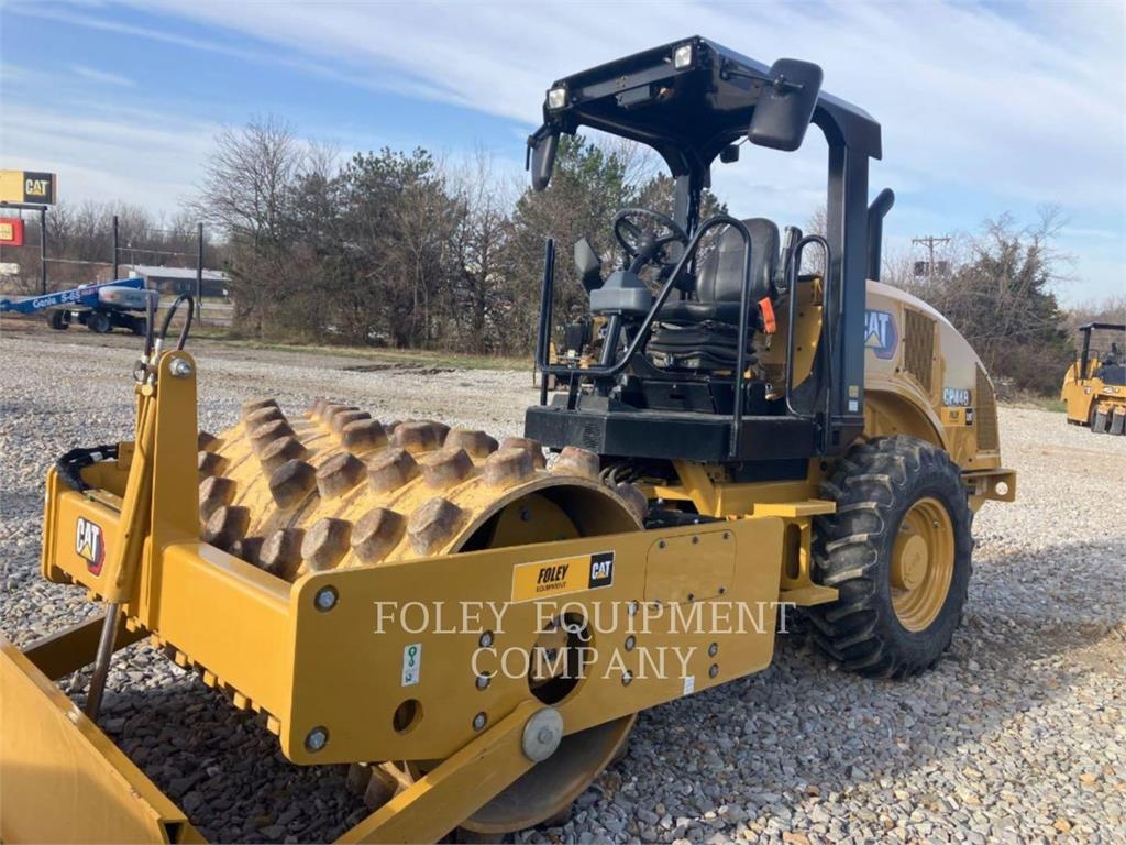 CAT CP44B - Compacteurs - Équipement De Construction - CATERPILLAR ...