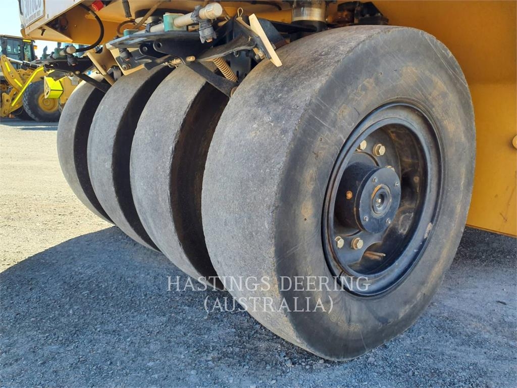 CAT CW34LRC image 12