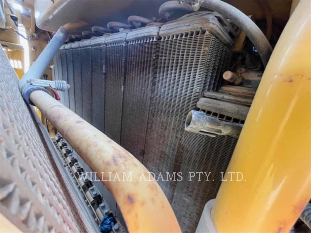 CAT D10T image 12