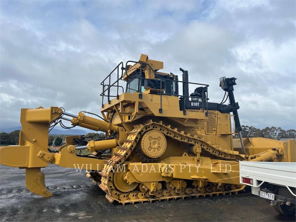 CAT D10T image 3