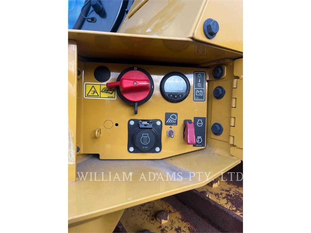 CAT D6 image 12