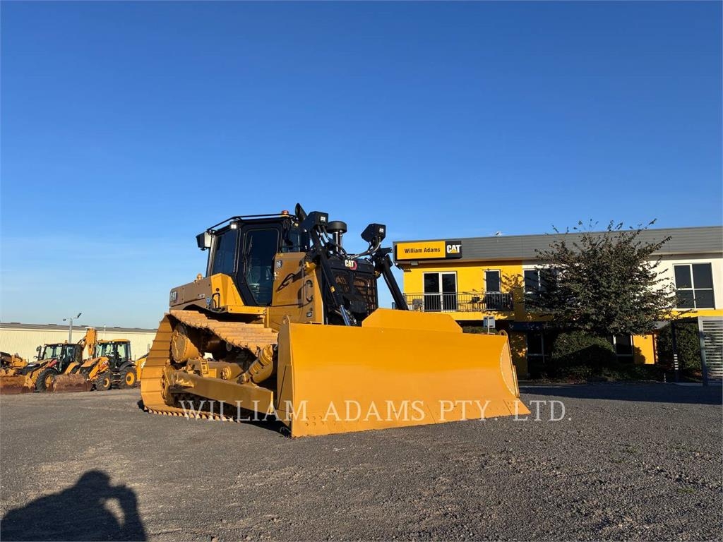 CAT D6 image 2
