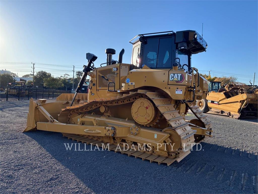 CAT D6 image 4
