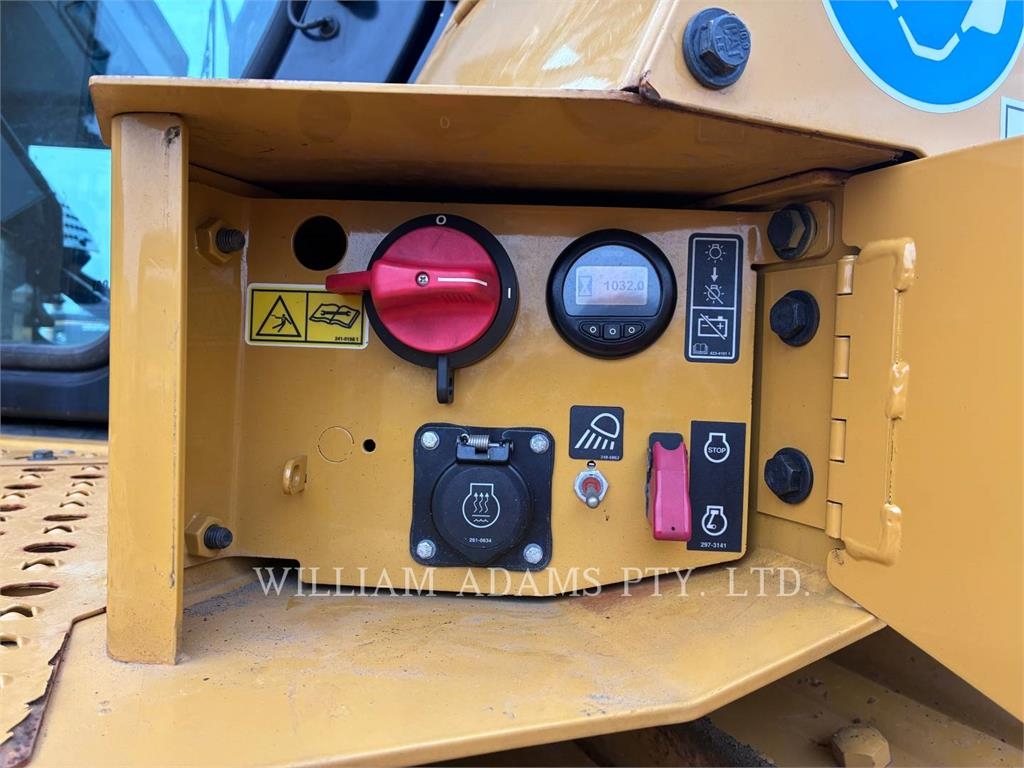 CAT D6 image 10