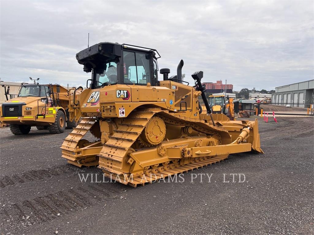 CAT D6 image 3