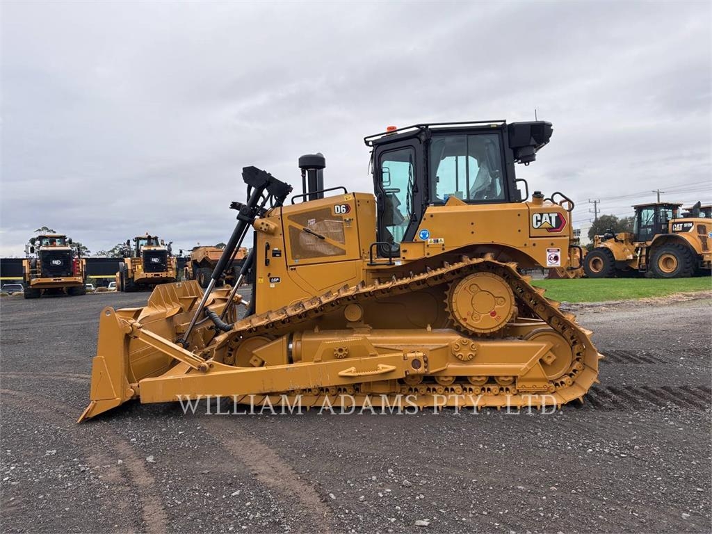 CAT D6 image 4