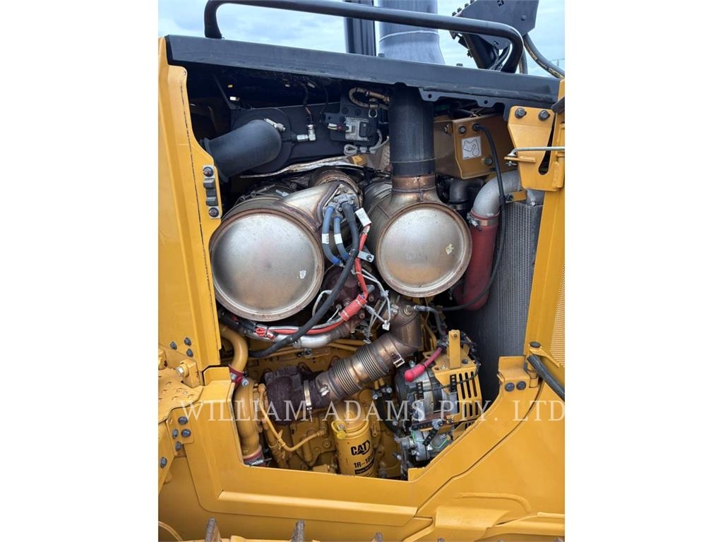 CAT D6 image 6