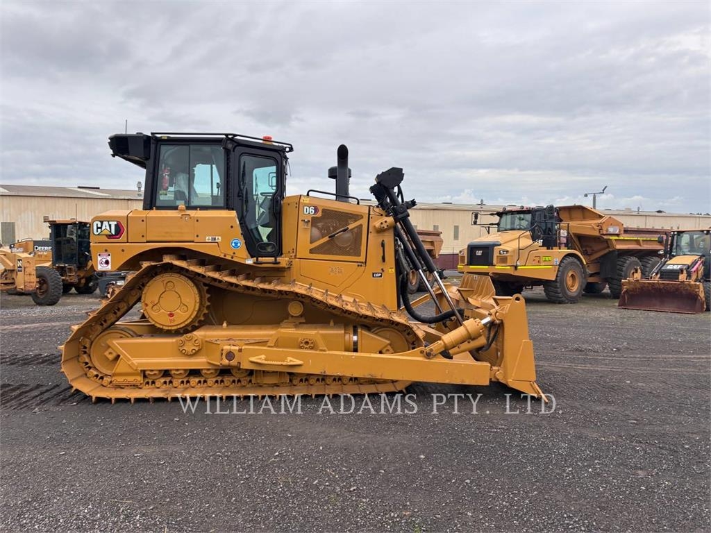 CAT D6 image 8