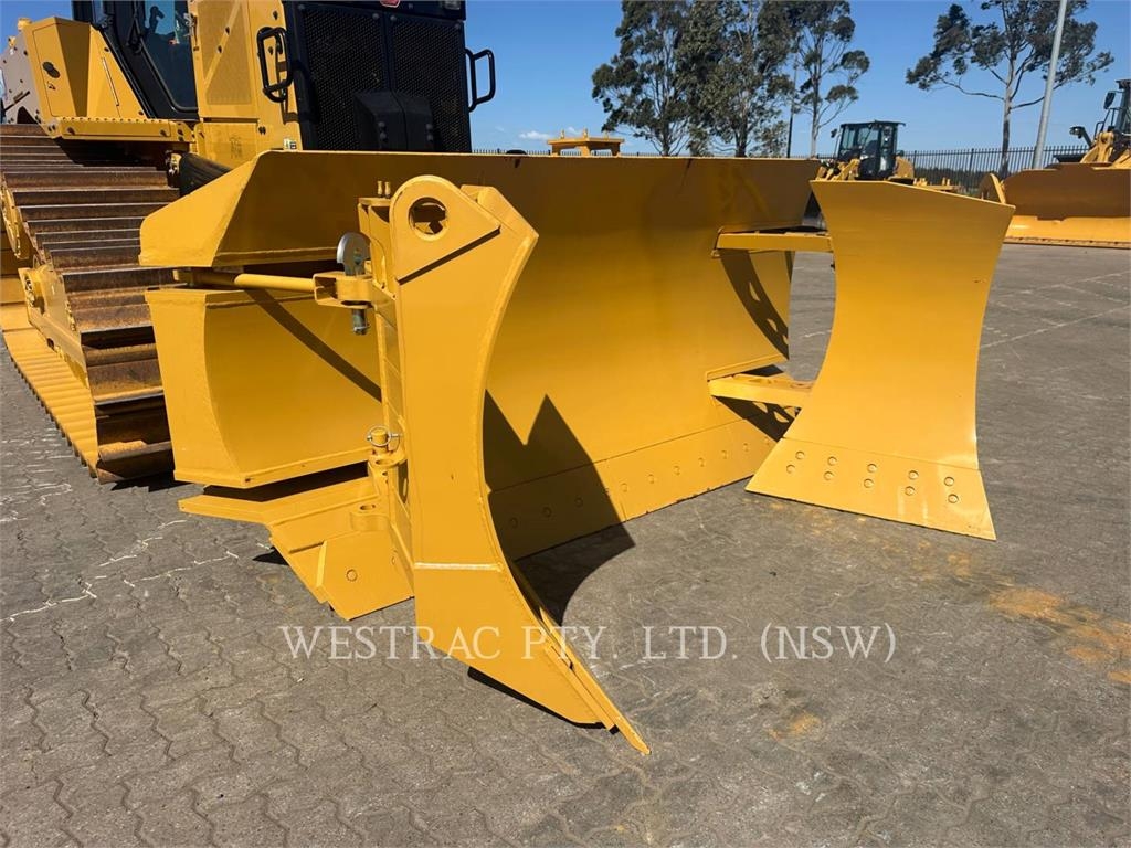 CAT D6 image 10