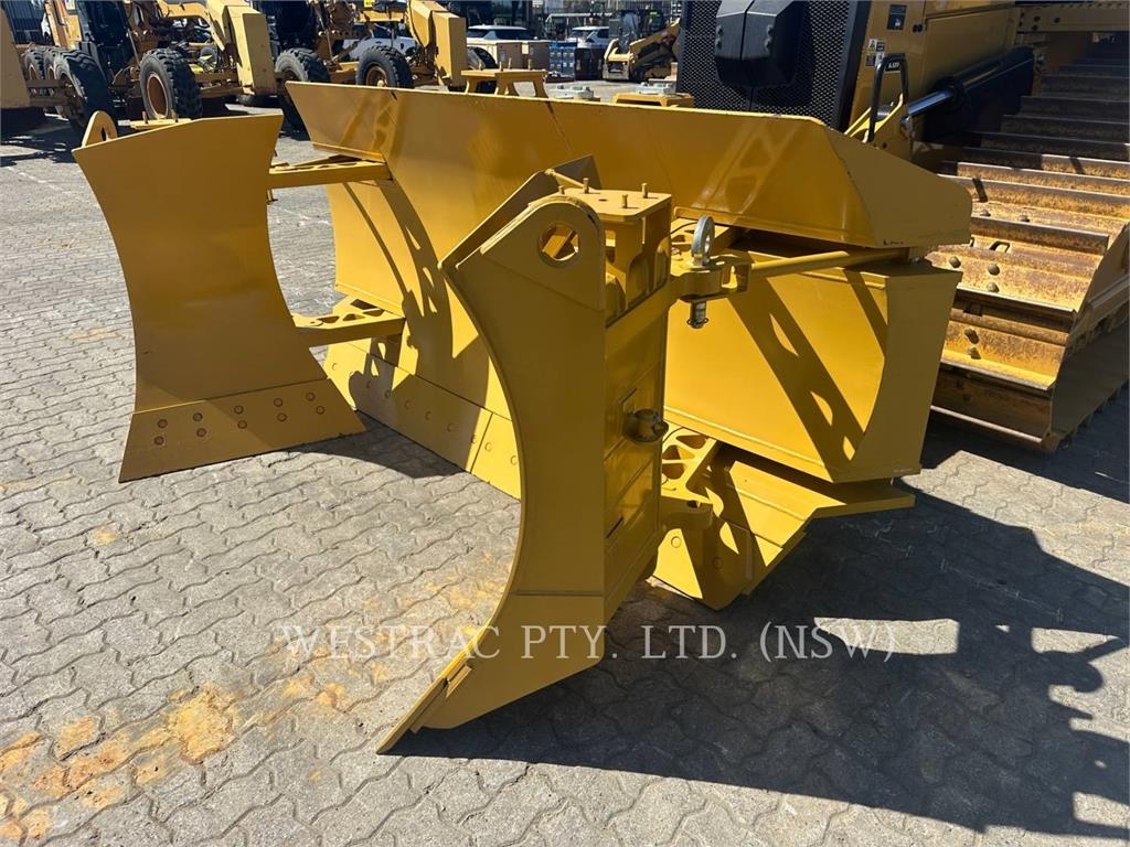 CAT D6 image 11