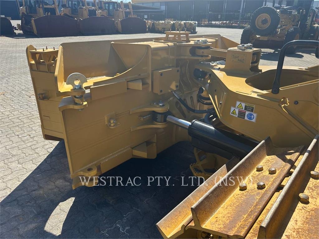 CAT D6 image 12