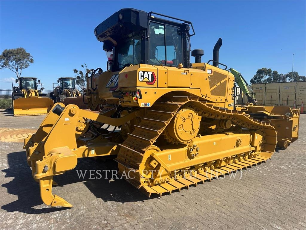 CAT D6 image 3