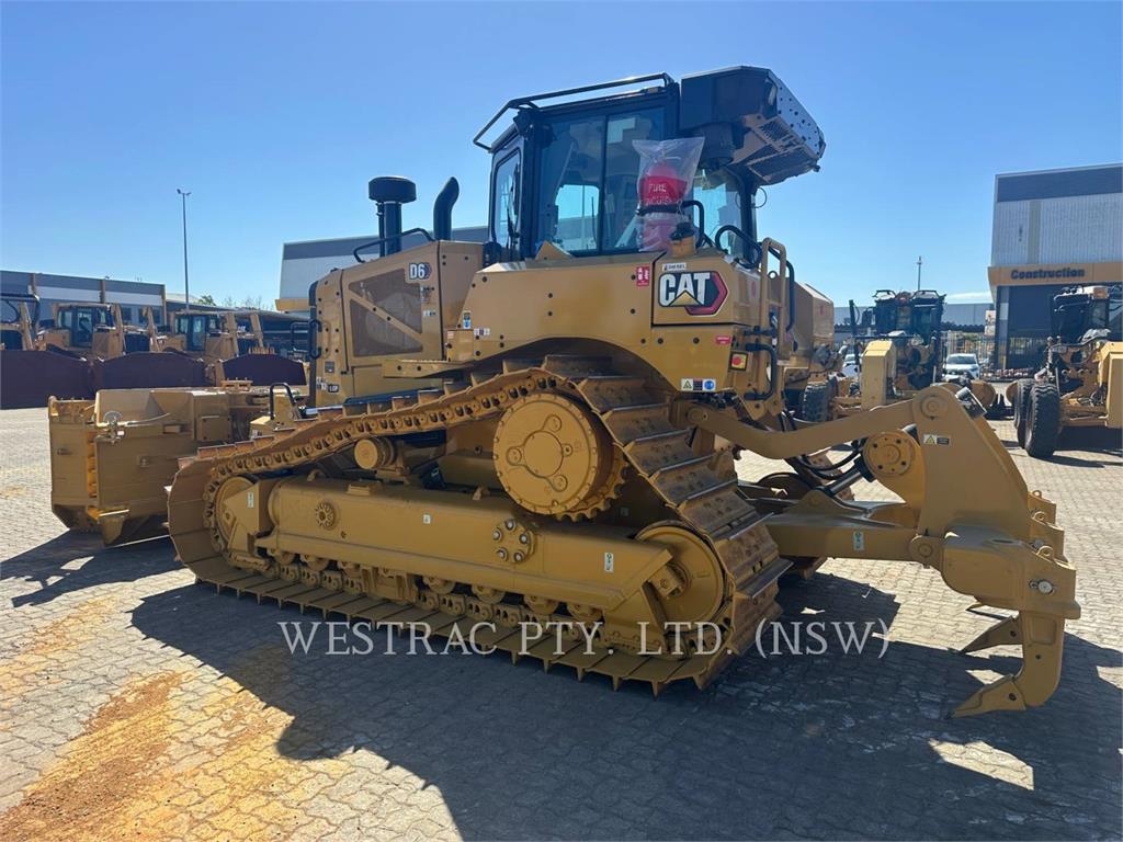 CAT D6 image 4