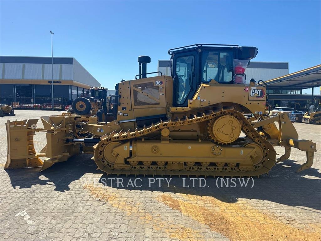 CAT D6 image 6