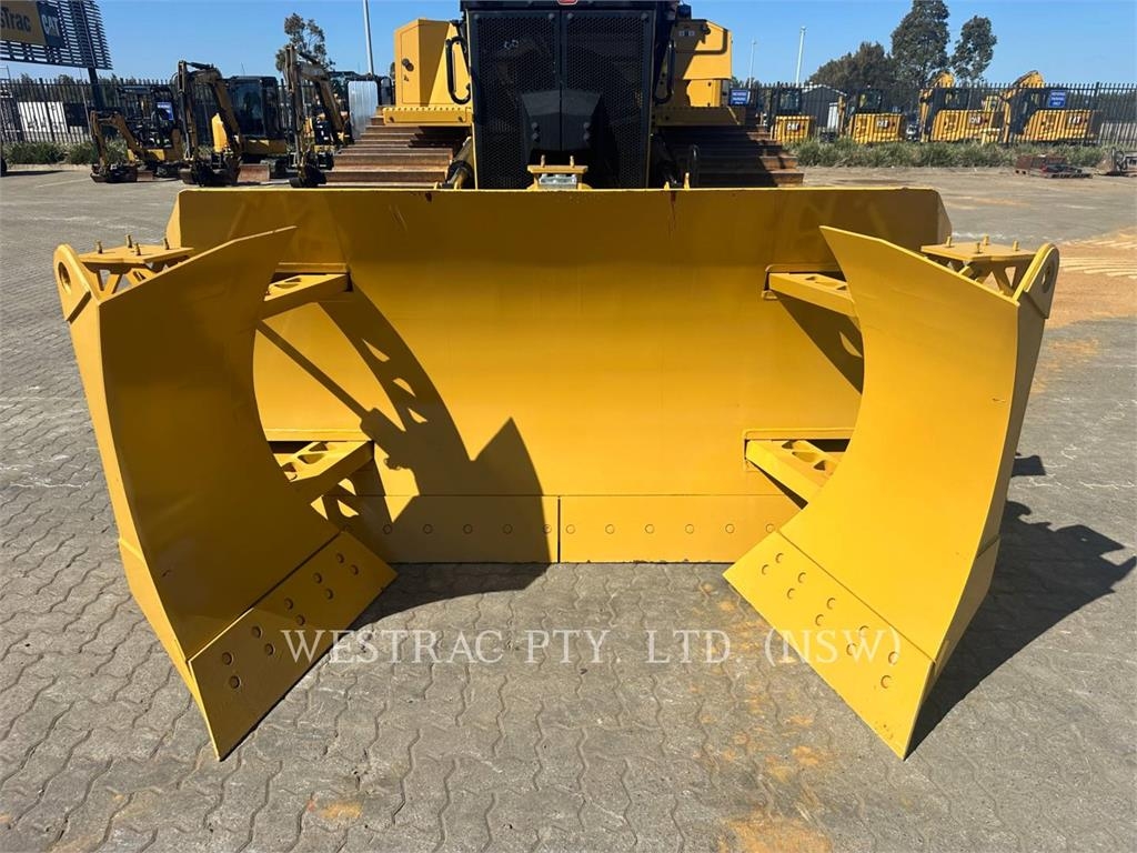 CAT D6 image 9