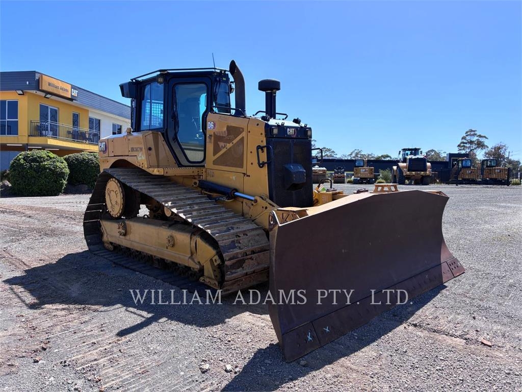 CAT D6 image 2