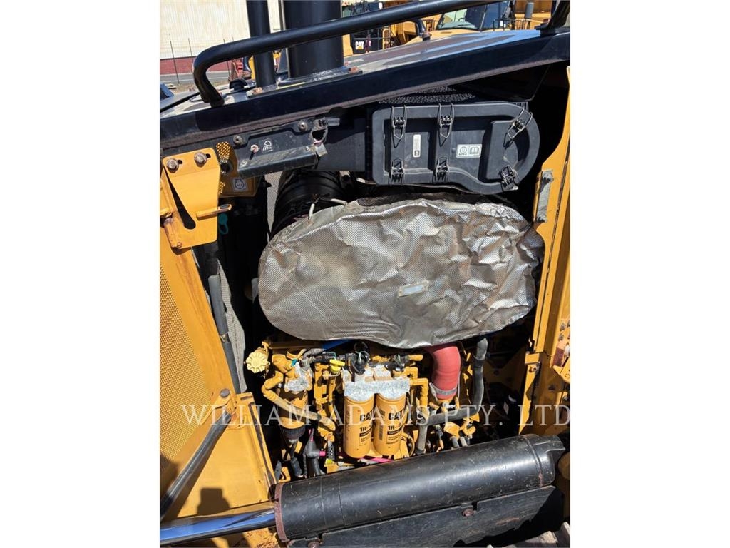 CAT D6 image 7